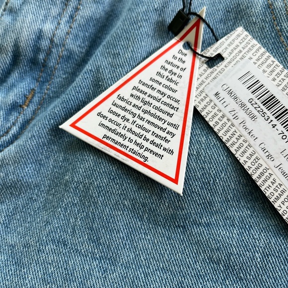 New Boohoo Jeans Light Wash Multi Zip Pocket Cargo Jeans size 4 - Picture 5 of 16